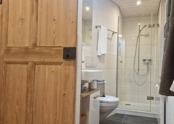 Mirchel Pintli 1, Und Restaurant Ξενοδοχείο